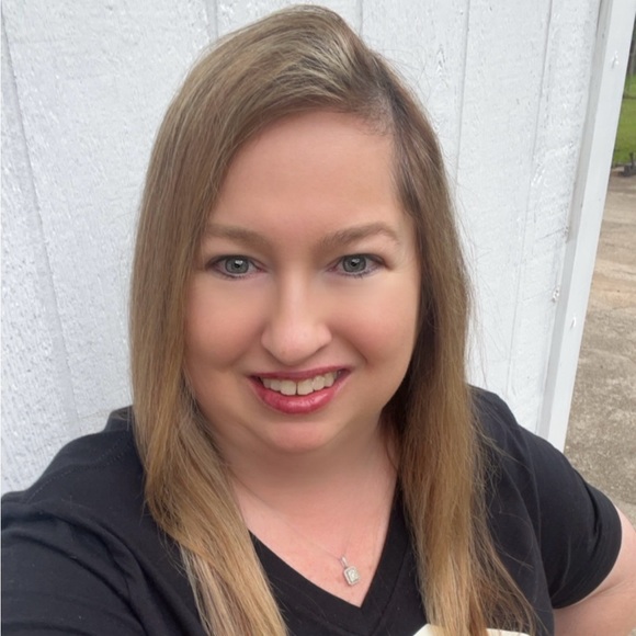 Meet your Posher, Julie - Picture 2 of 2